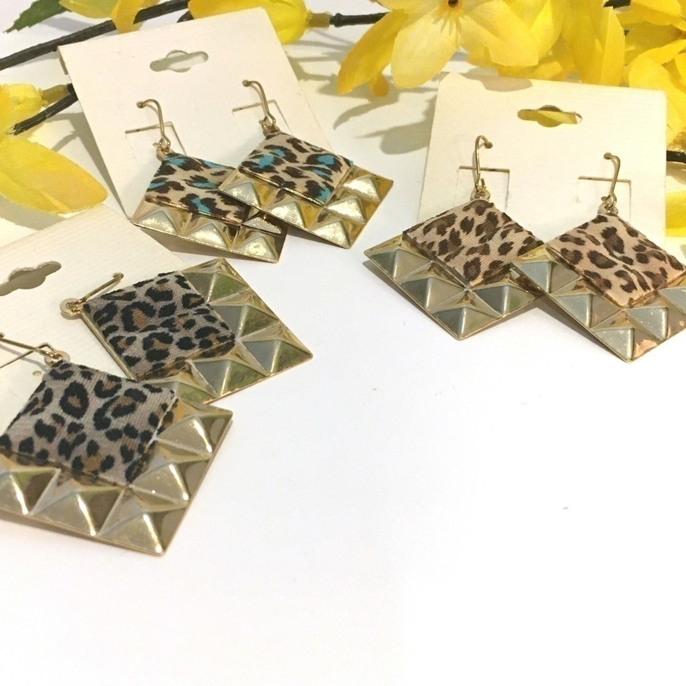 𝅺3/$29! 3 Pairs Lightweight Animal Print Earrings